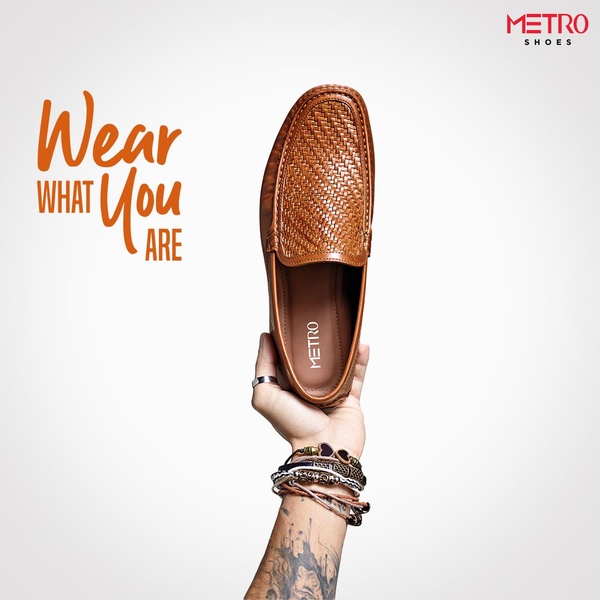 loafers, slip on shoes, dress shoes, casual shoes, leather shoes, woven shoes, mens shoes, brand awareness, minimalist, warm, trustworthy, brown, neutral